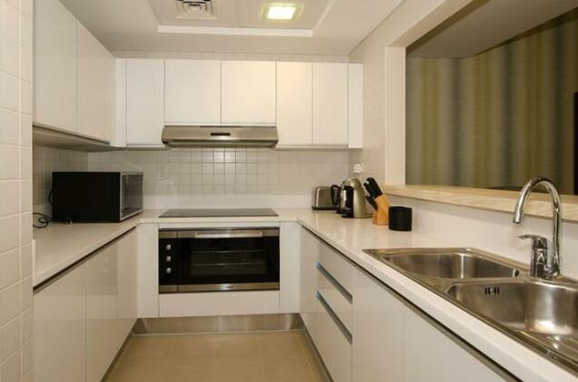 Al Bateen Residences by Deluxe Holiday Homes - Photo5