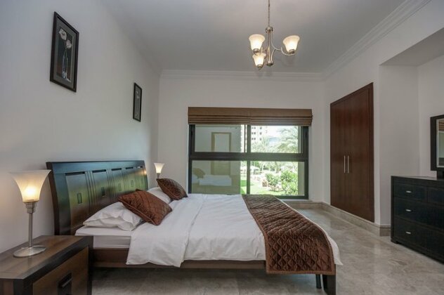 Beachfront Two Bedrooms on Palm Jumeirah by Deluxe Holiday Homes - Photo2