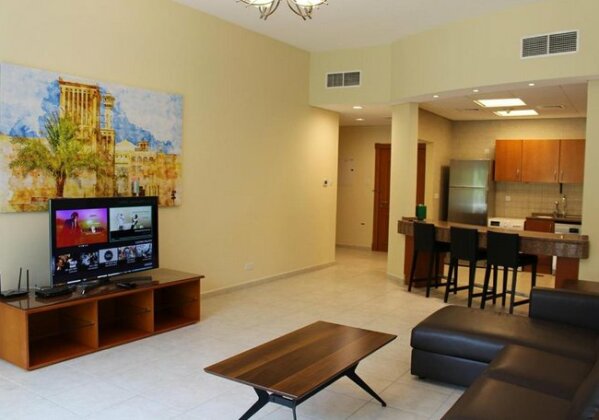 J5 One Bedroom Holiday Homes Dubai Investment Park - Photo2