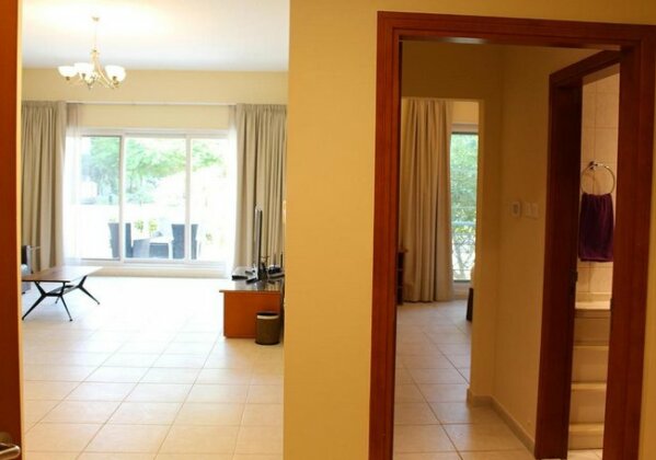 J5 One Bedroom Holiday Homes Dubai Investment Park - Photo3