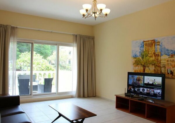 J5 One Bedroom Holiday Homes Dubai Investment Park - Photo4