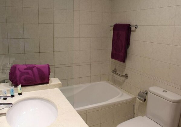 J5 One Bedroom Holiday Homes Dubai Investment Park - Photo5
