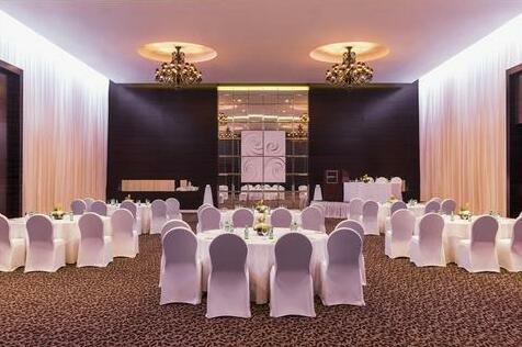 Le Meridien Dubai Hotel & Conference Centre - Photo2
