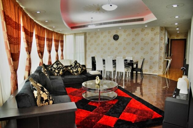Luxury 4 Bedroom Apartment in Marina - Photo3