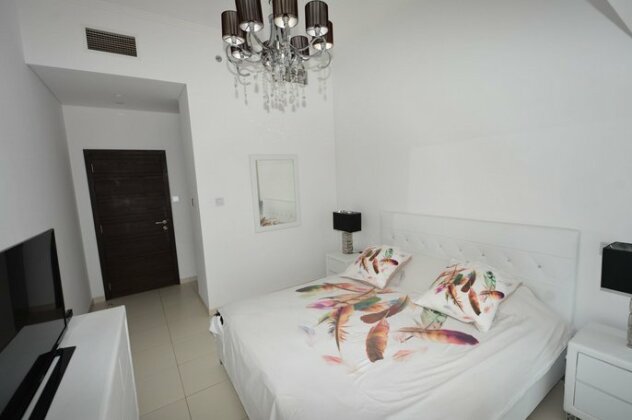 One Bedroom Apartment in Cayan Tower by Deluxe Holiday Homes - Photo2