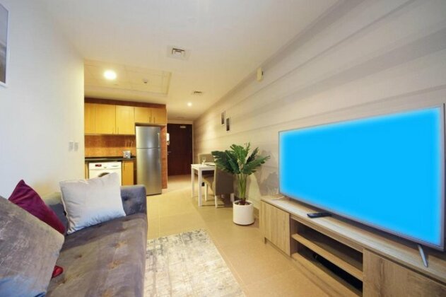 Signature Holiday Homes - Stunning 1 Bedroom Apartment In Business Bay Lake View Dubai - Photo2