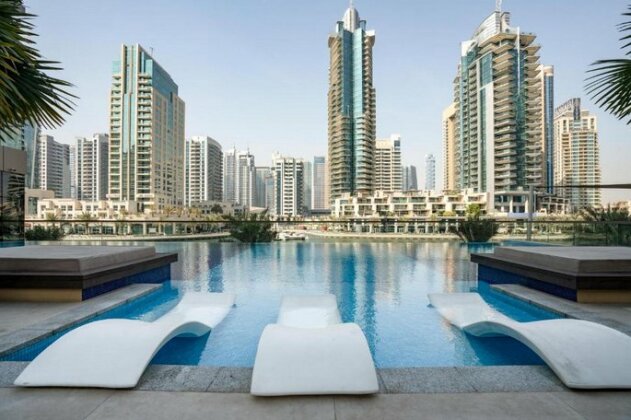 Urban Apartment with Stunning Infinity Pool by GuestReady - Photo2