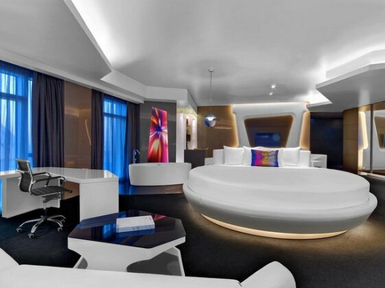 V Hotel Dubai Curio Collection by Hilton - Photo2