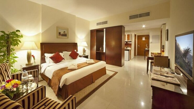 OYO 137 Clifton International Hotel - Photo4