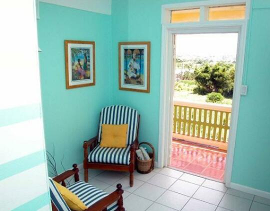 Lloyd's Guest House - Photo3