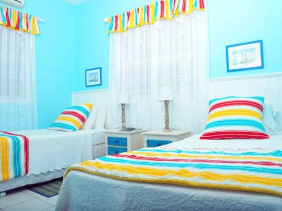Lloyd's Guest House - Photo4