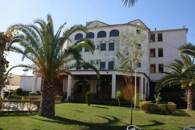 Guesthouse Familja - Photo2