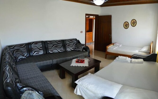 Tomor Shehu Guest House - Photo3