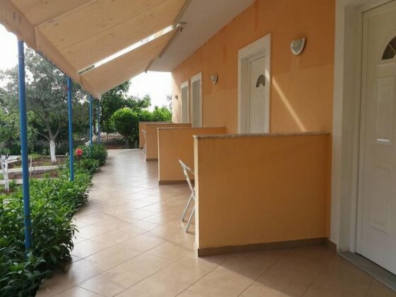 Yard Paradise Hotel - Photo2