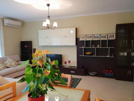 Borshi's Place - Photo3