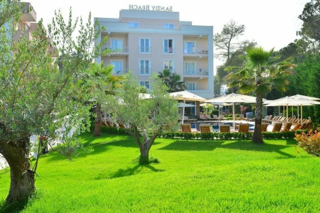 Sandy Beach Resort - Photo2