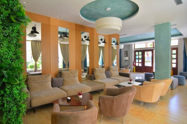 Sandy Beach Resort - Photo3