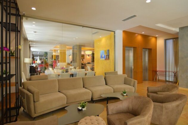 Sandy Beach Resort - Photo4