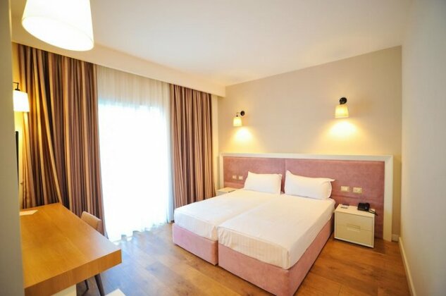Sandy Beach Resort - Photo5