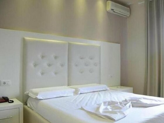 Univers Hotel Elbasan - Photo2