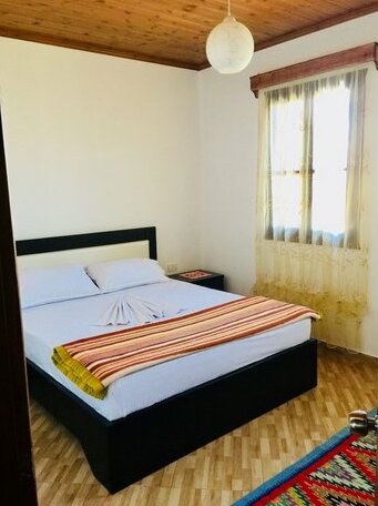 Denis Karalli Guest House - Photo4