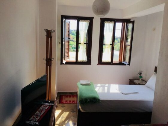 Denis Karalli Guest House - Photo5