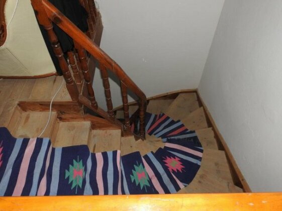 Flora's Guesthouse - Photo3