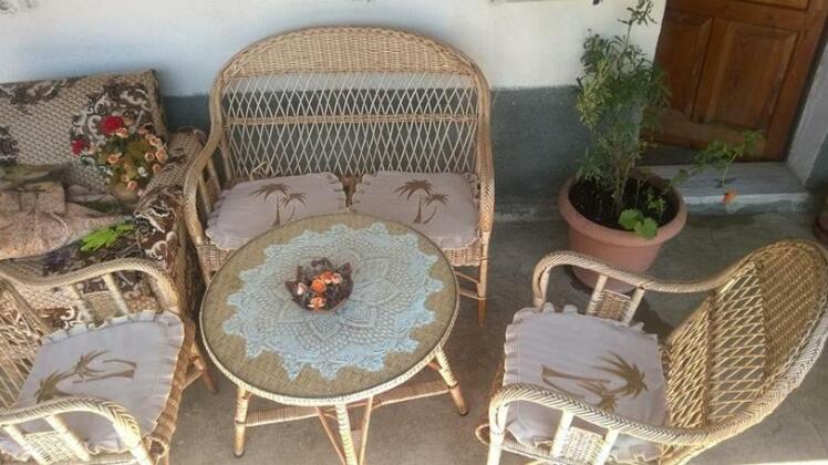 Flora's Guesthouse - Photo4