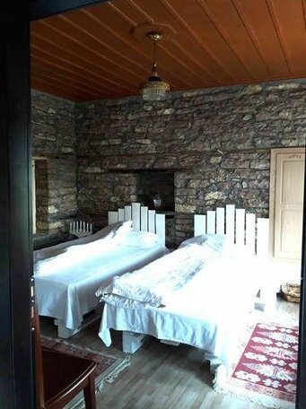 Stone rooms 1850 - Photo2