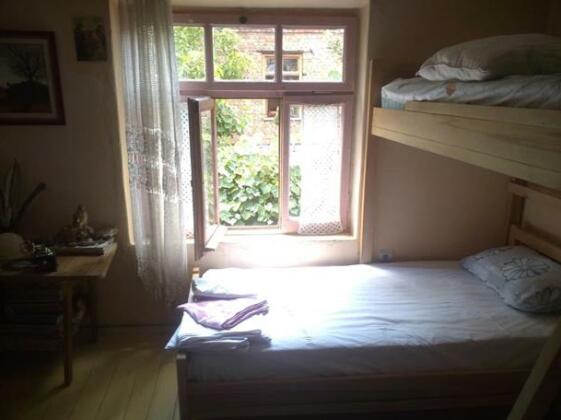 Guest House At Home - Photo4