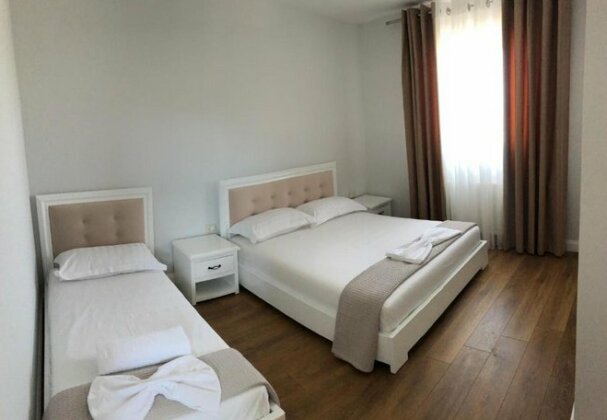 Hotel Taverna Zisi - Photo2