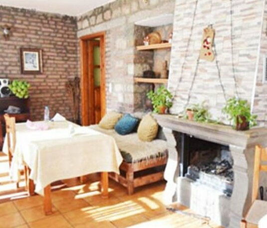 Pashuta Guesthouse - Photo2