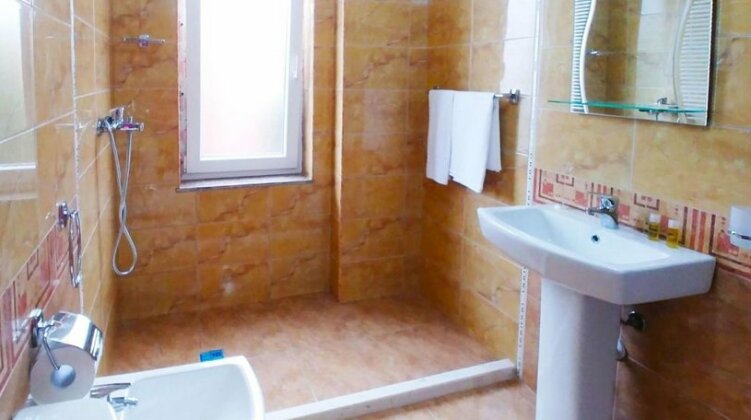 Mira Luxury Apartment - Photo4