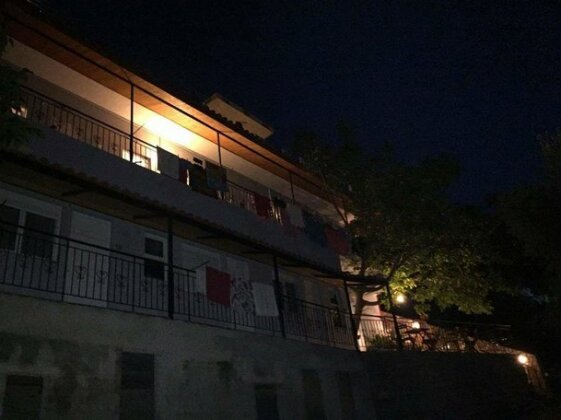  Photo 3