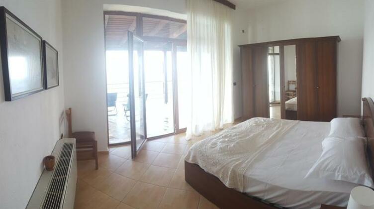 Seaside Duplex Stone Villa - Photo3