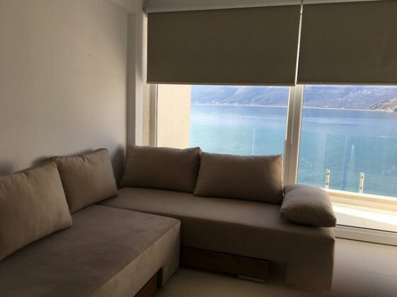 Stone Beach - Photo3