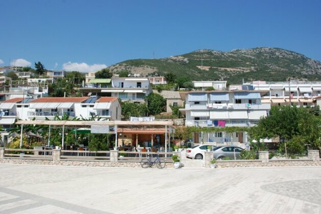  Photo 4