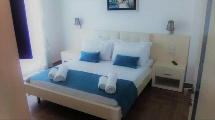 ALER Holiday Inn - Photo2