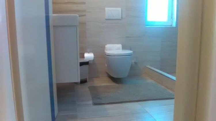 ALER Holiday Inn - Photo4