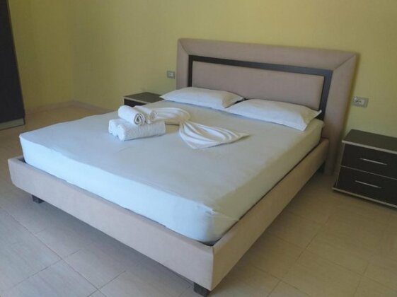 Amelia Apartments - Photo2