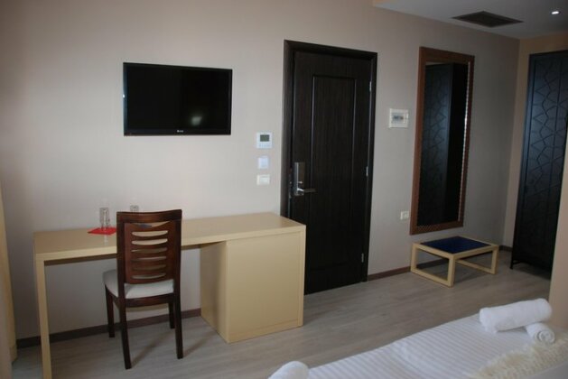 Hotel Strora - Photo4