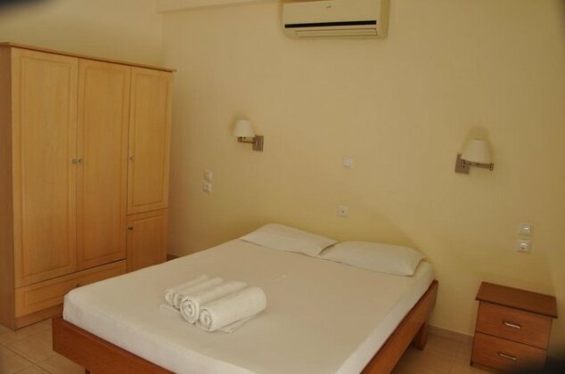 Nikos Hotel and Apartments - Photo2