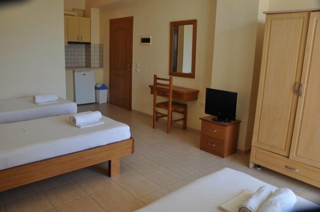 Nikos Hotel and Apartments - Photo3