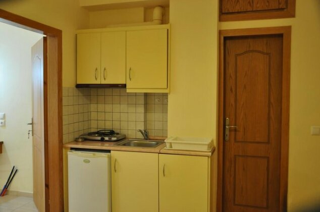 Nikos Hotel and Apartments - Photo4