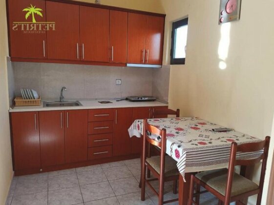 Petrit Guesthouse - Photo4