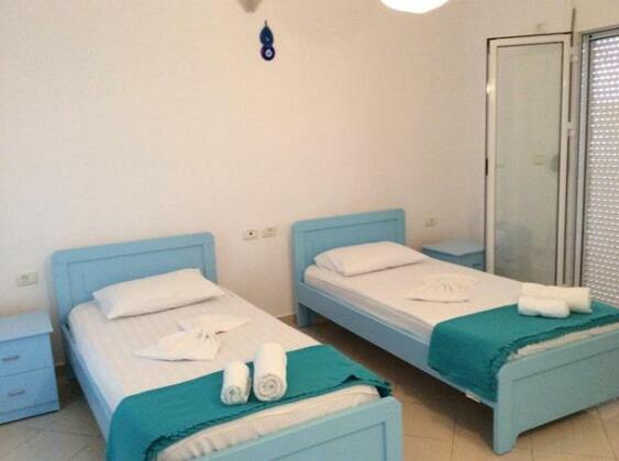 Two Mermaids Hotel - Photo3