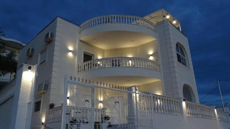 Villa A & A