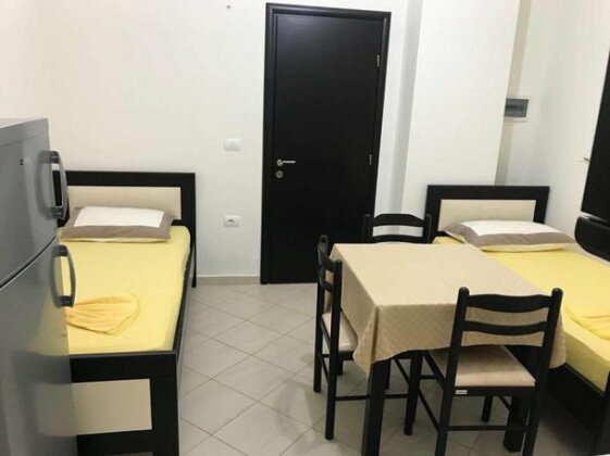 Xhonis Apartments - Photo3