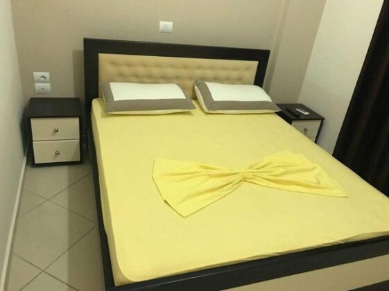 Xhonis Apartments - Photo4