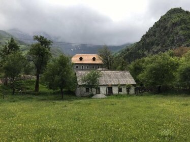 Bujtina Leke Gerla